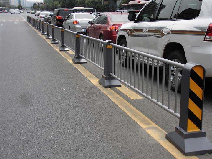 不锈钢道路护栏