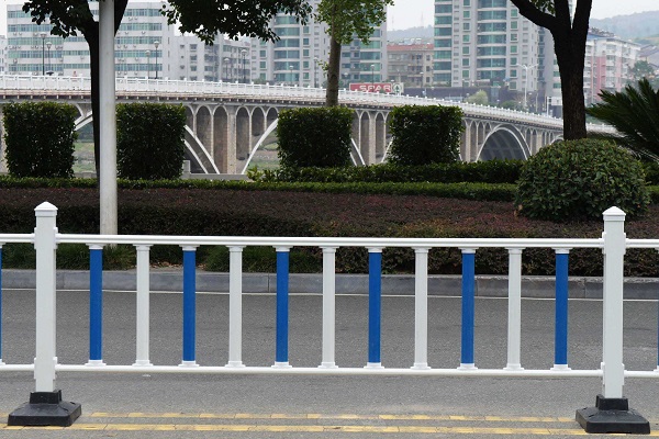 安装道路栏杆的优势以及质量细节